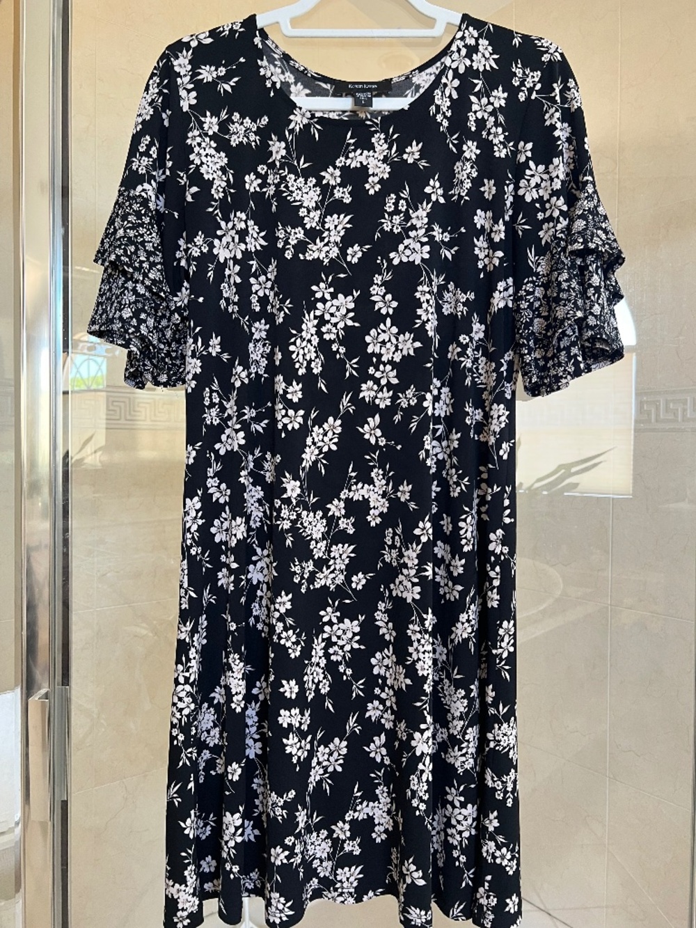 Karen Kane Short sleeve dress size L